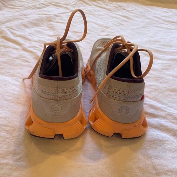 On Running Cloud X | Running Training Shoes in Silver Almond | Size 7 - Picture 5 of 12